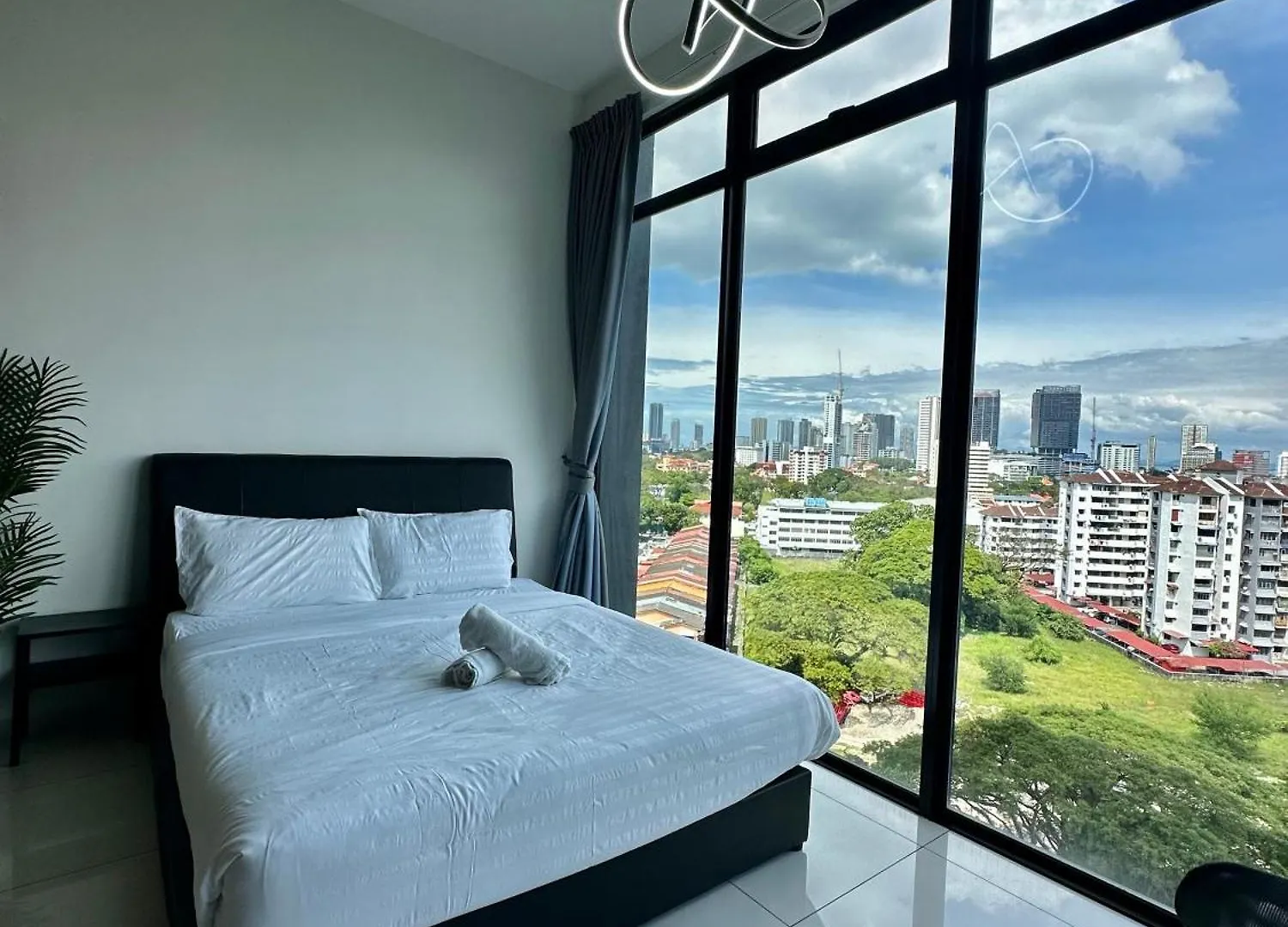 Beacon Executive Suite - City View - By Iz George Town Apartman