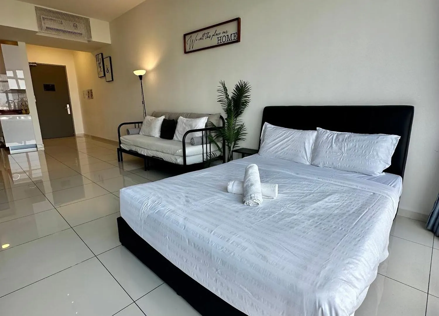 Beacon Executive Suite - City View - By Iz George Town Apartman