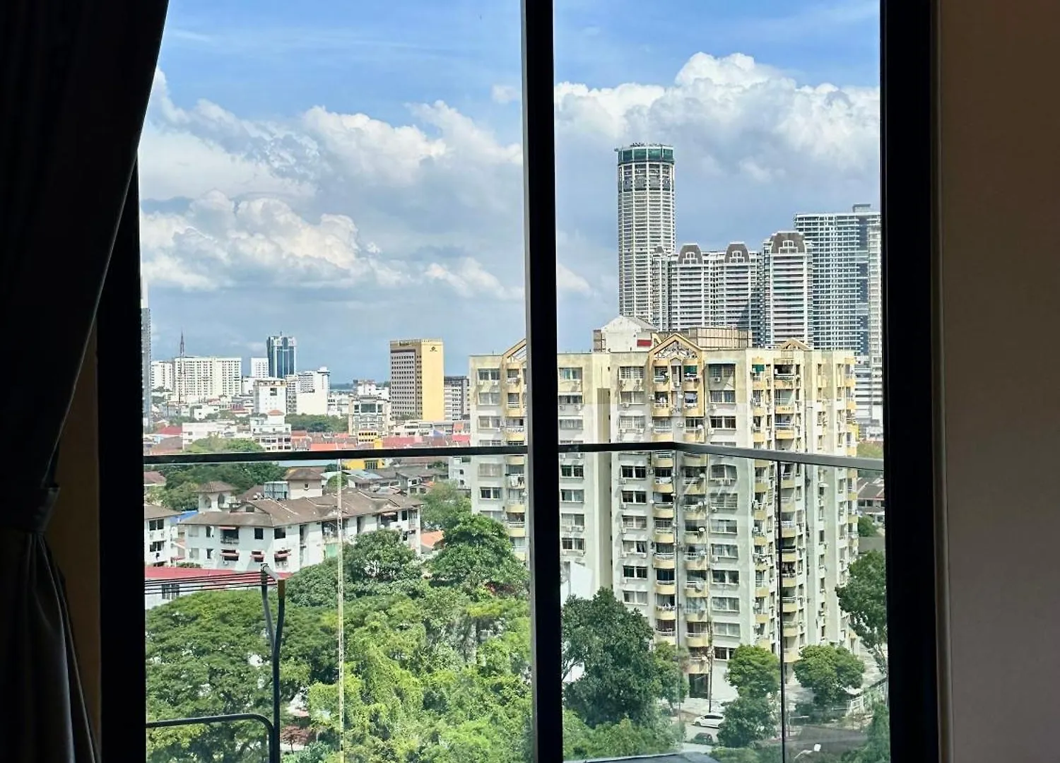 Beacon Executive Suite - City View - By Iz George Town Malajzia