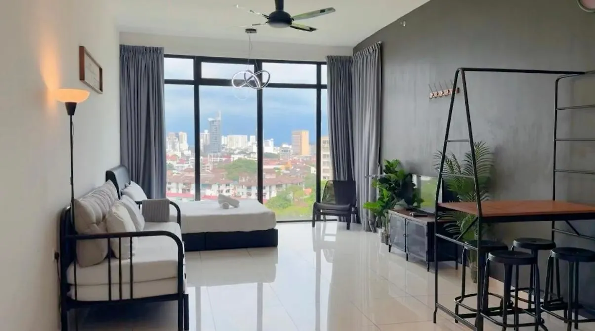 Beacon Executive Suite - City View - By Iz George Town